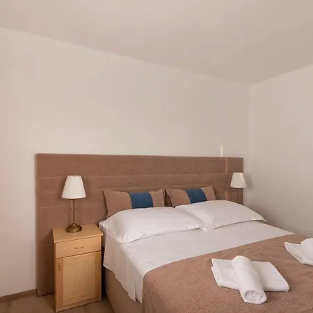 Village Idylle With Heated Pool, Sauna, Jacuzzy And Private Parking