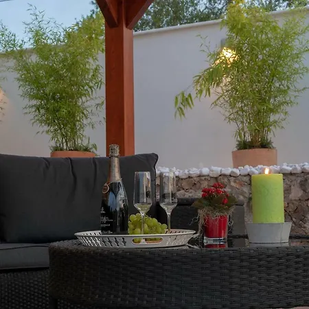 Villa Village Idylle With Heated Pool, Sauna, Jacuzzy And Private Parking Sukosan