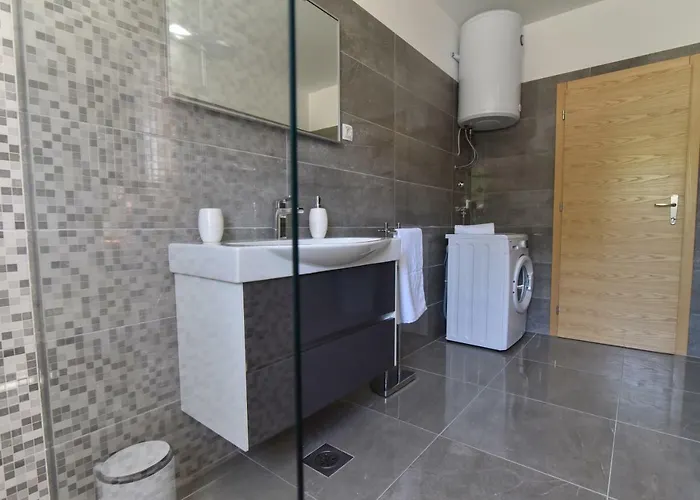 Village Idylle With Heated Pool, Sauna, Jacuzzy And Private Parking וילה Sukošan