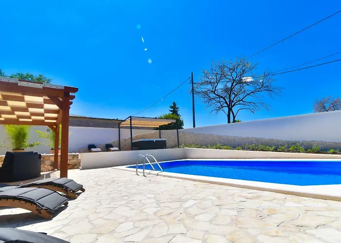 וילה Village Idylle With Heated Pool, Sauna, Jacuzzy And Private Parking *