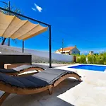 Vila Village Idylle With Pool, Sauna, Jacuzzy And Private Parking Sukošan