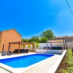 Village Idylle With Pool, Sauna, Jacuzzy And Private Parking *