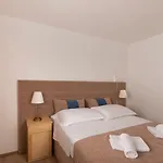 Village Idylle With Pool, Sauna, Jacuzzy And Private Parking