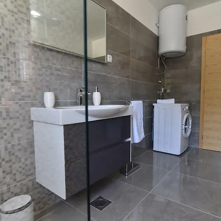 Village Idylle With Pool, Sauna, Jacuzzy&private Parking Villa Sukošan