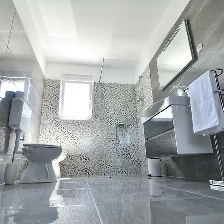 Villa Village Idylle With Pool, Sauna, Jacuzzy&private Parking