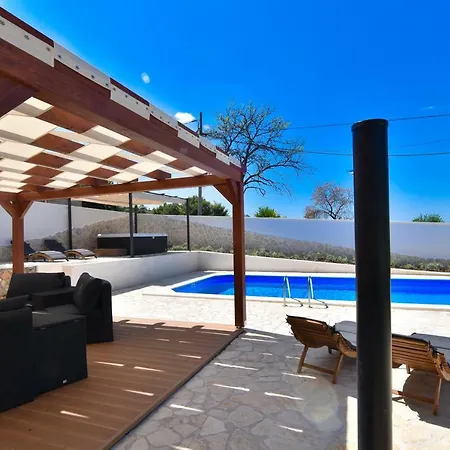 Village Idylle With Pool, Sauna, Jacuzzy&private Parking *
