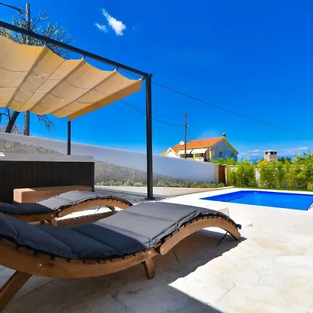 Villa Village Idylle With Pool, Sauna, Jacuzzy&private Parking Sukošan