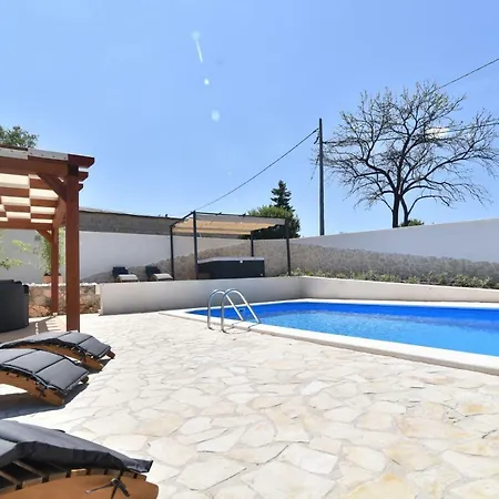 Villa Village Idylle With Heated Pool, Sauna, Jacuzzy And Private Parking Sukosan