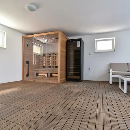 Village Idylle With Heated Pool, Sauna, Jacuzzy And Private Parking