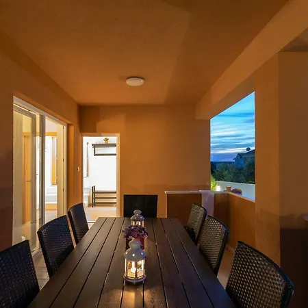 Village Idylle With Heated Pool, Sauna, Jacuzzy And Private Parking Sukosan