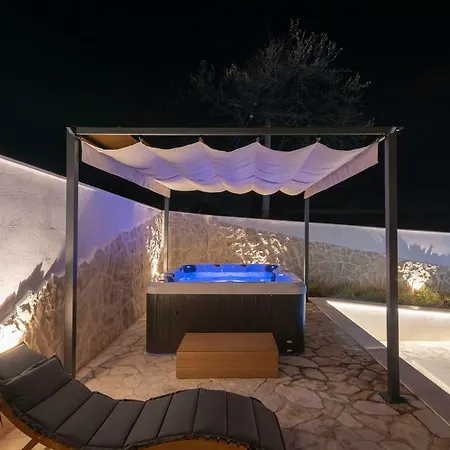 Villa Village Idylle With Pool, Sauna, Jacuzzy&private Parking Sukošan