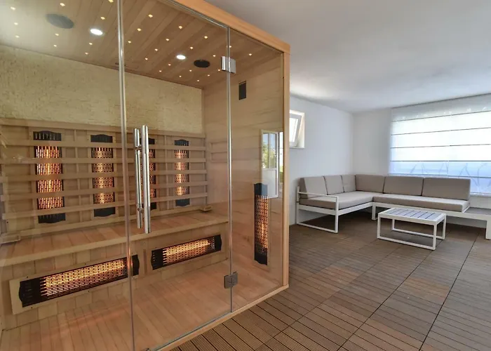 Village Idylle With Heated Pool, Sauna, Jacuzzy And Private Parking Sukosan