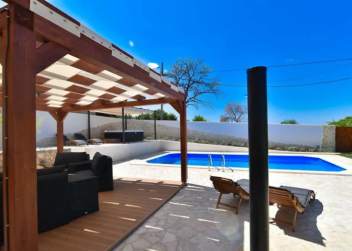 Village Idylle With Heated Pool, Sauna, Jacuzzy And Private Parking *