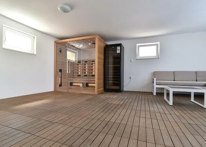 Village Idylle With Heated Pool, Sauna, Jacuzzy And Private Parking
